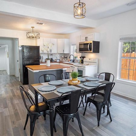 Charming 4Br2Ba Only 5 Mins Downtown Riverwalk San Antonio Bagian luar foto